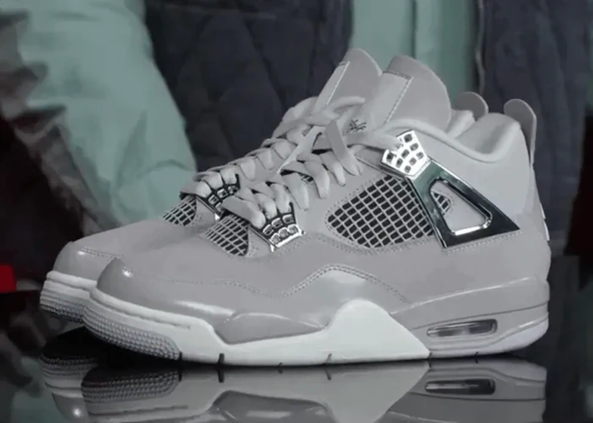 wethenew-air-jordan-4-frozen-moments