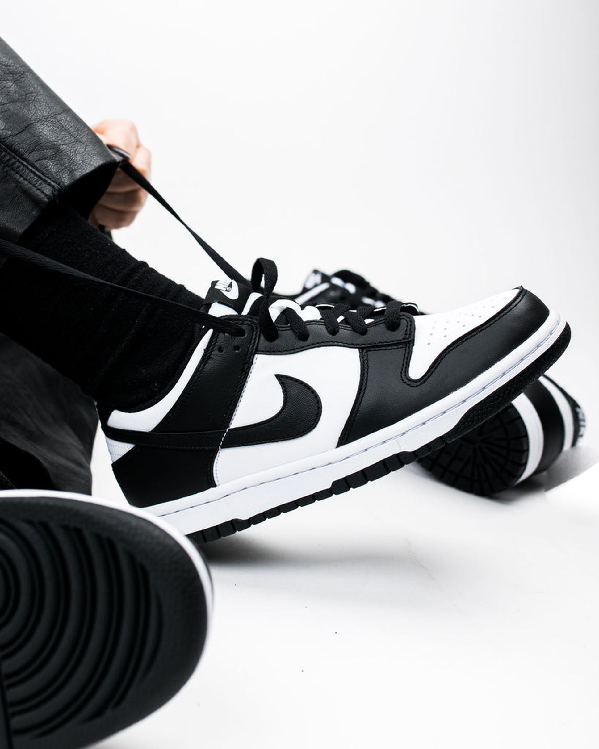 nike-dunk-low-panda-black-white