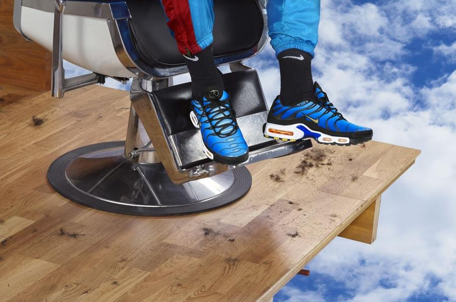 wethenew-air-max-plus-hyper-blue