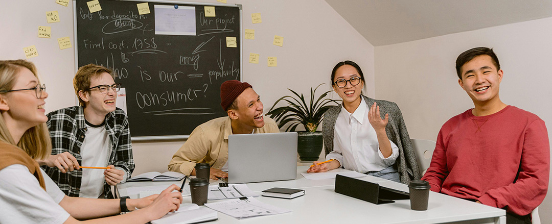 Team workshop with sticky notes and whiteboard illustrating analog collaboration and digital capture workflows in smart office