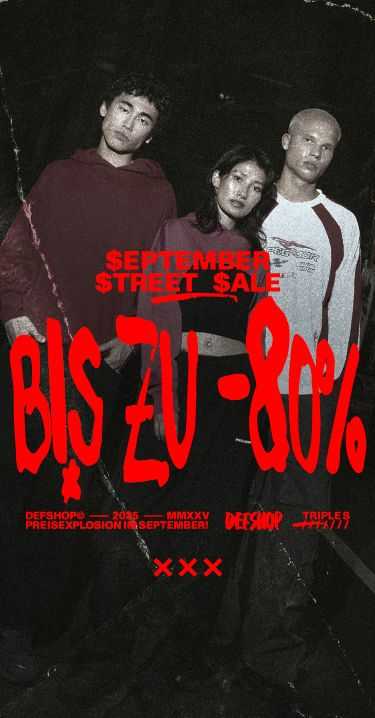 Das Bild zeigt drei junge Models in Streetwear-Mode und kündigt einen September Street Sale mit Rabatten bis zu 80 % an. Der Stil ist dunkel gehalten, mit auffälliger roter Schrift im Vordergrund.