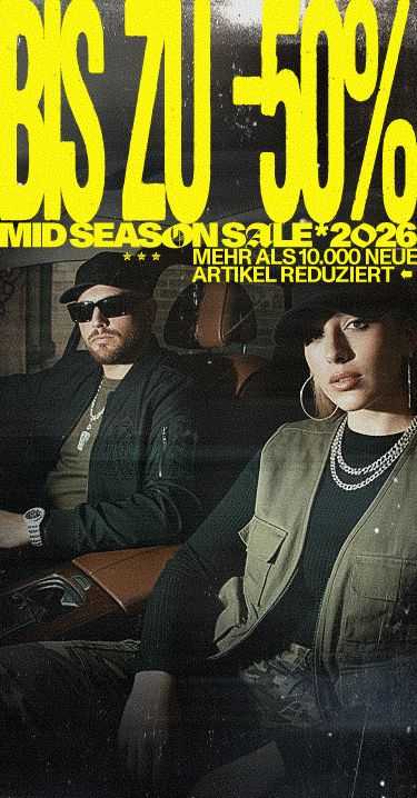 Fashionable man and woman in a car with bold text: "Bis zu -50%" and "Mid Season Sale 2026". German text about 10,000 reduced items.
