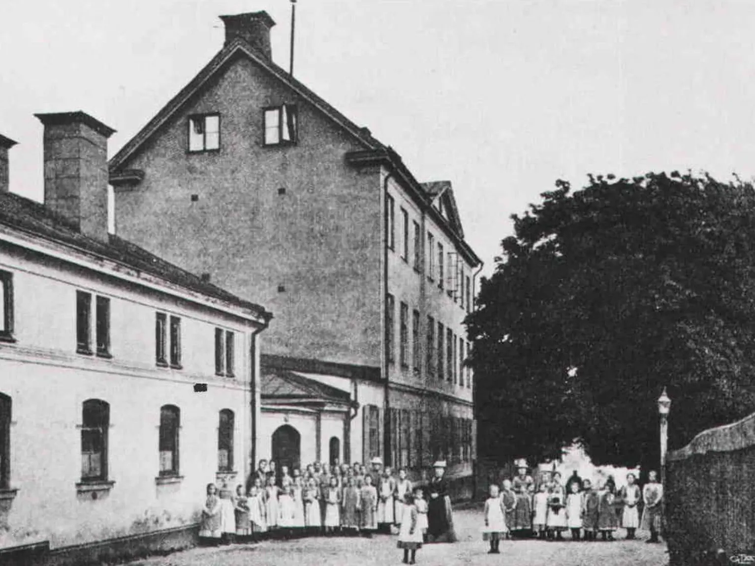 Vårdväskans Backspegel: Från asyler till LSS