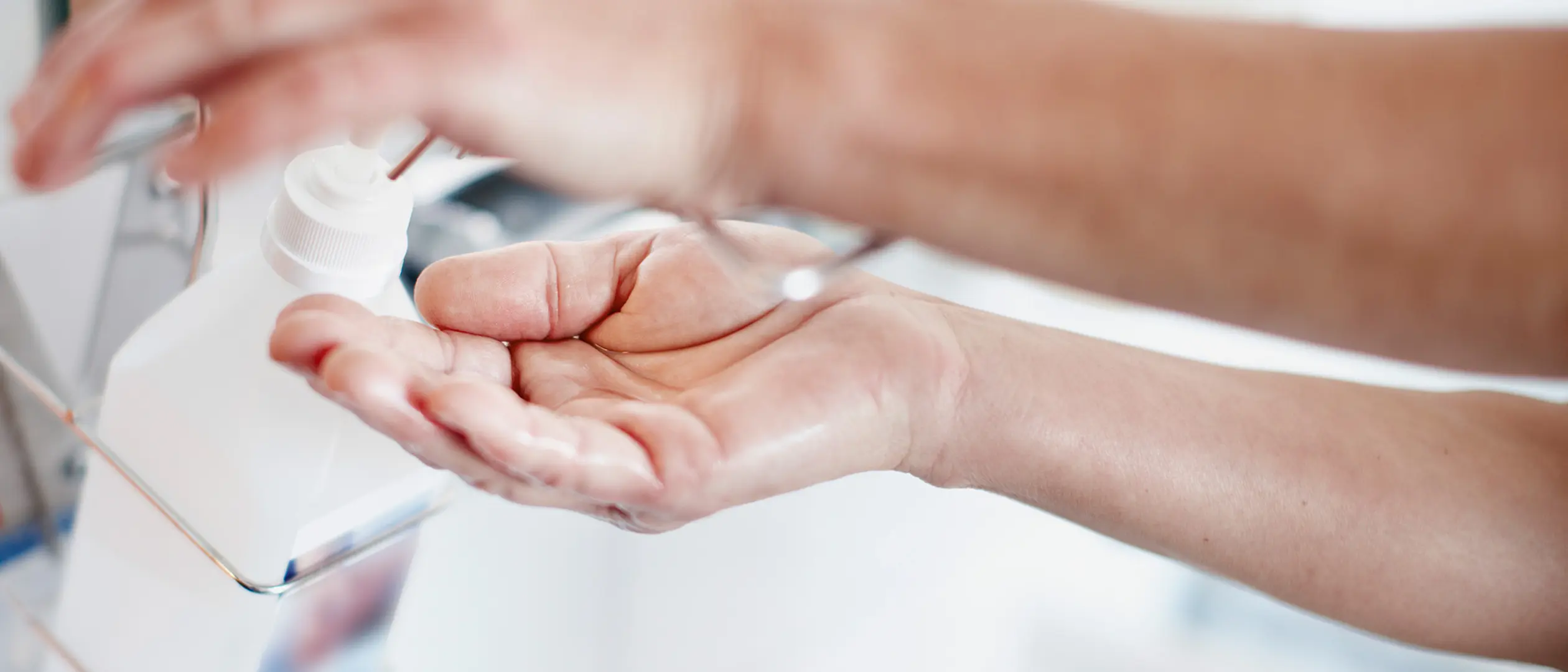 Vårdväskans Backspegel: Hygienens genombrott i vården – från klorkalk till handsprit