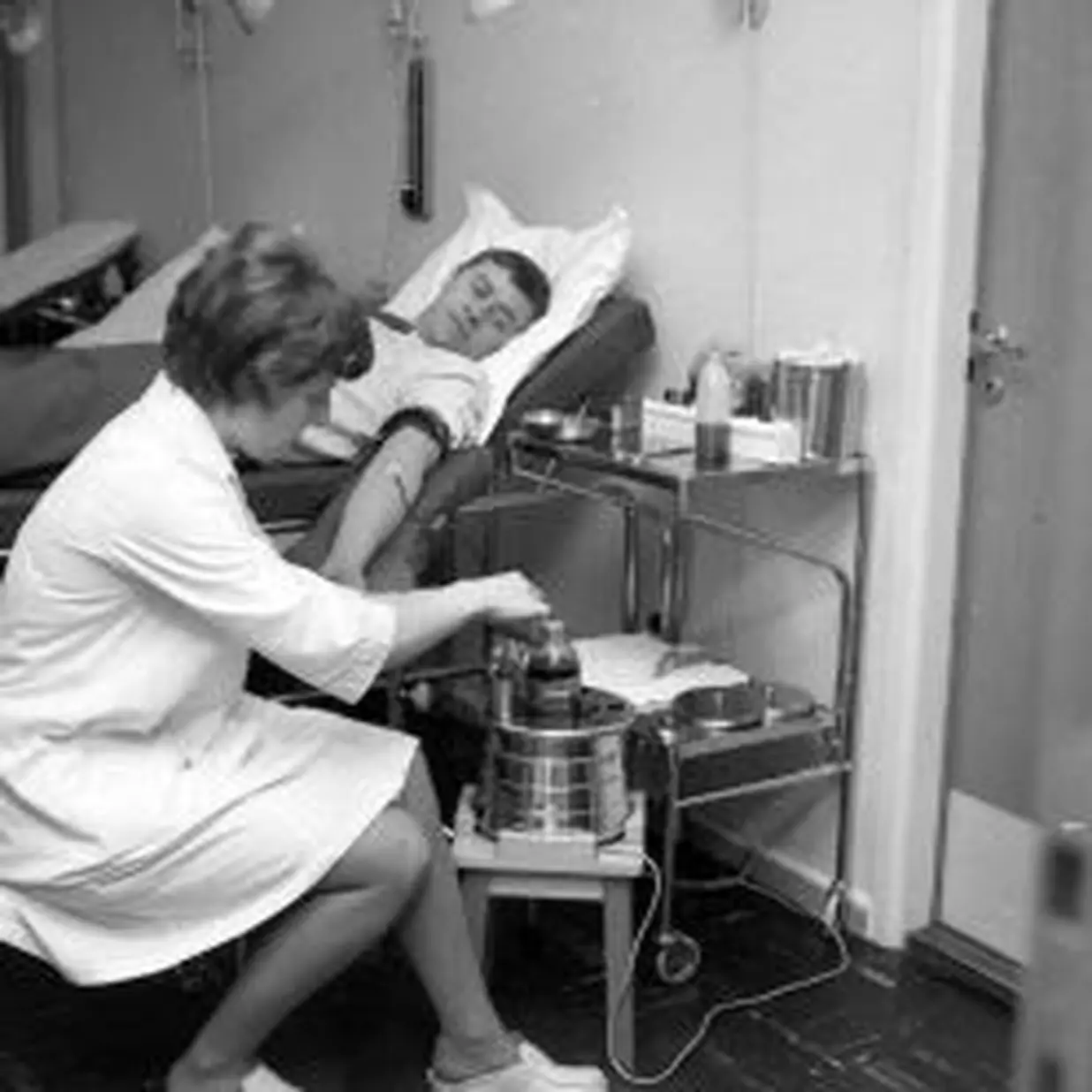 Vårdväskans Backspegel: Blodgivningens historia – från dödliga experiment till livräddande rutin