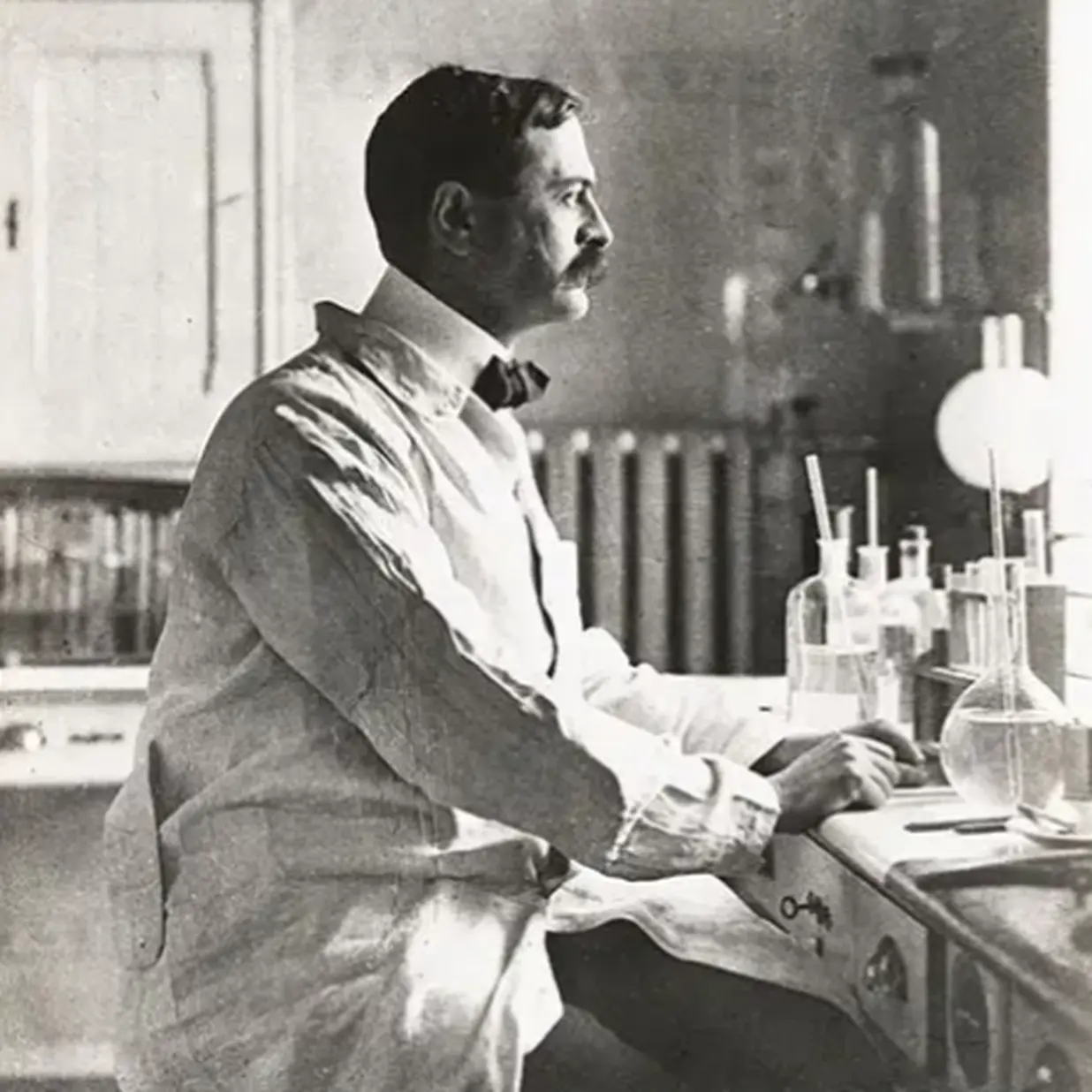 Vårdväskans Backspegel: Blodgivningens historia – från dödliga experiment till livräddande rutin