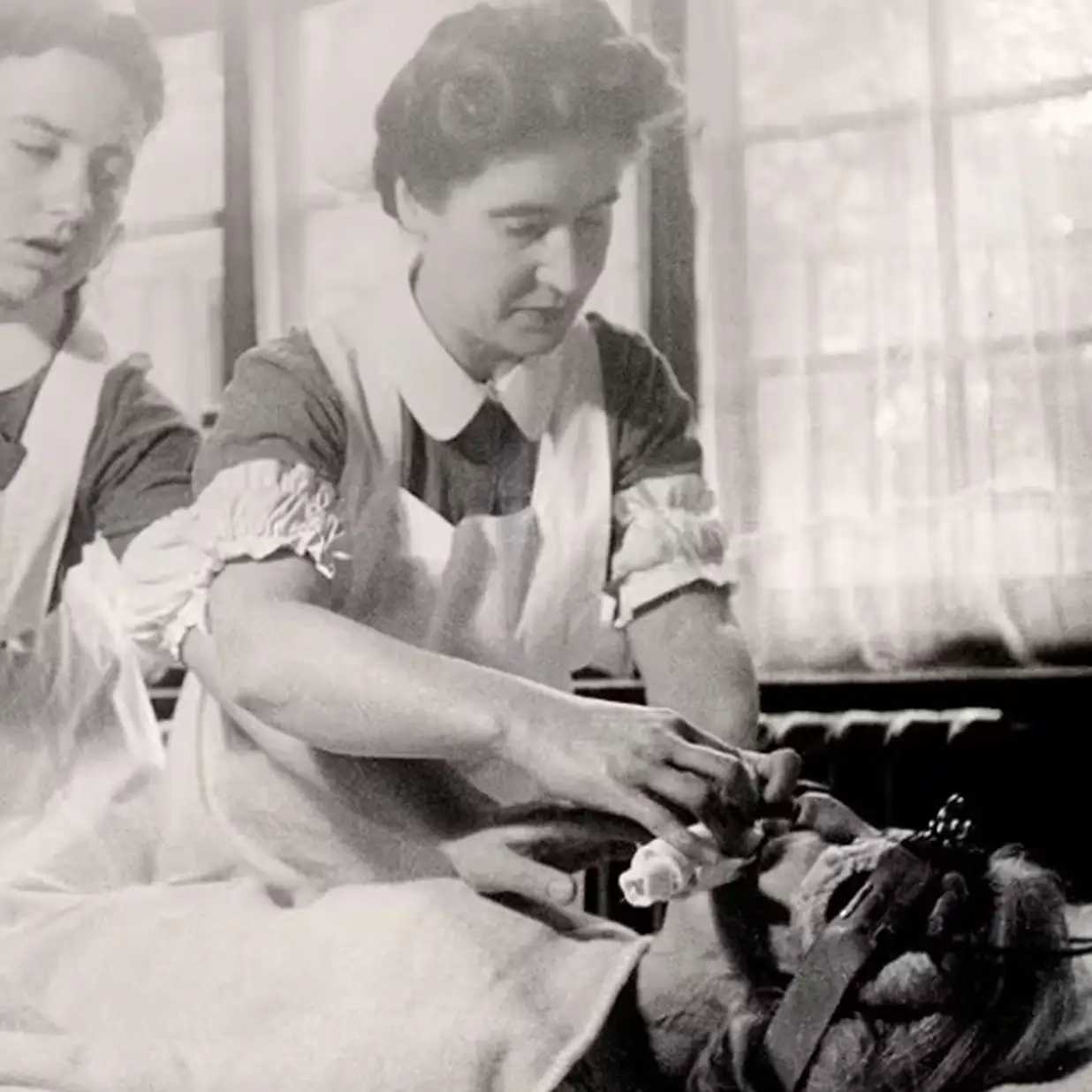 Vårdväskans Backspegel: Historiens märkligaste behandlingsmetoder