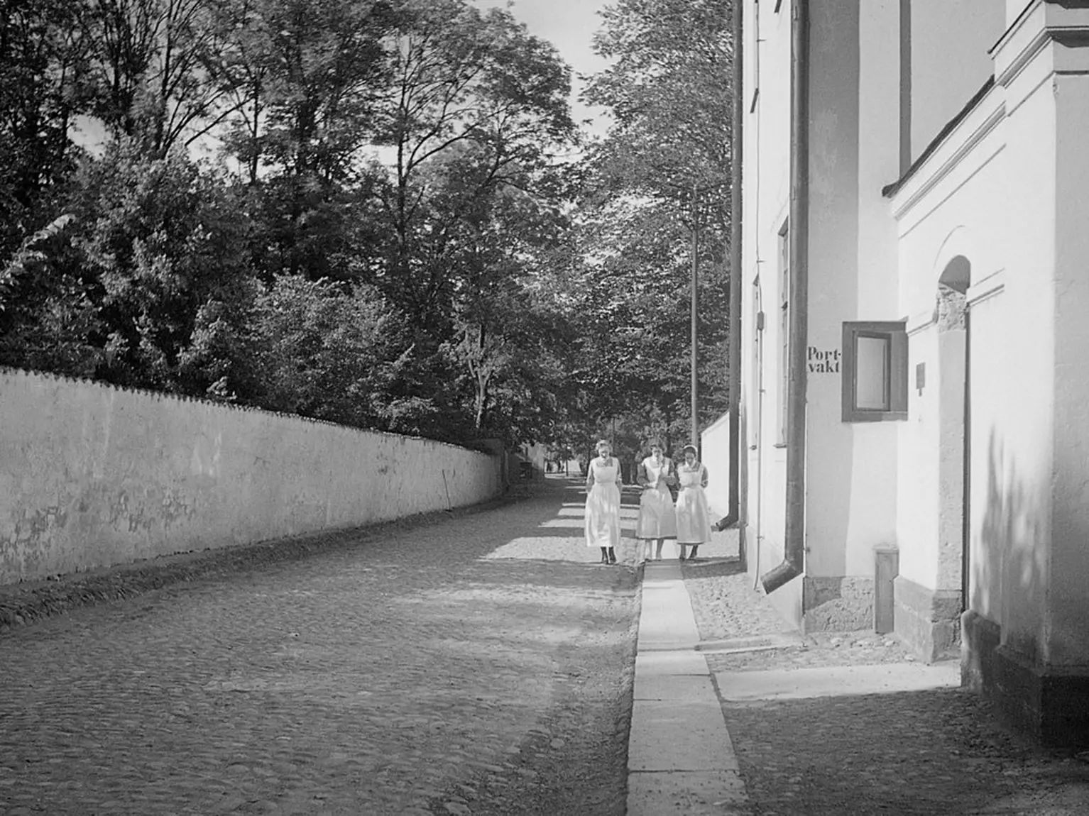 Vårdväskans Backspegel: Historiens märkligaste behandlingsmetoder