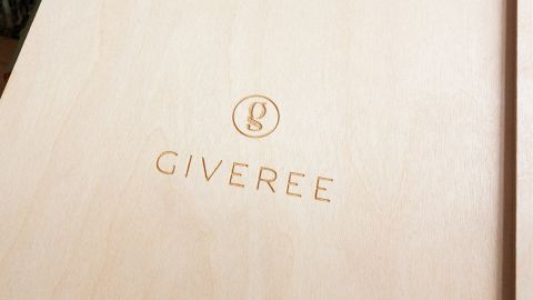 Giveree Logo auf Holz