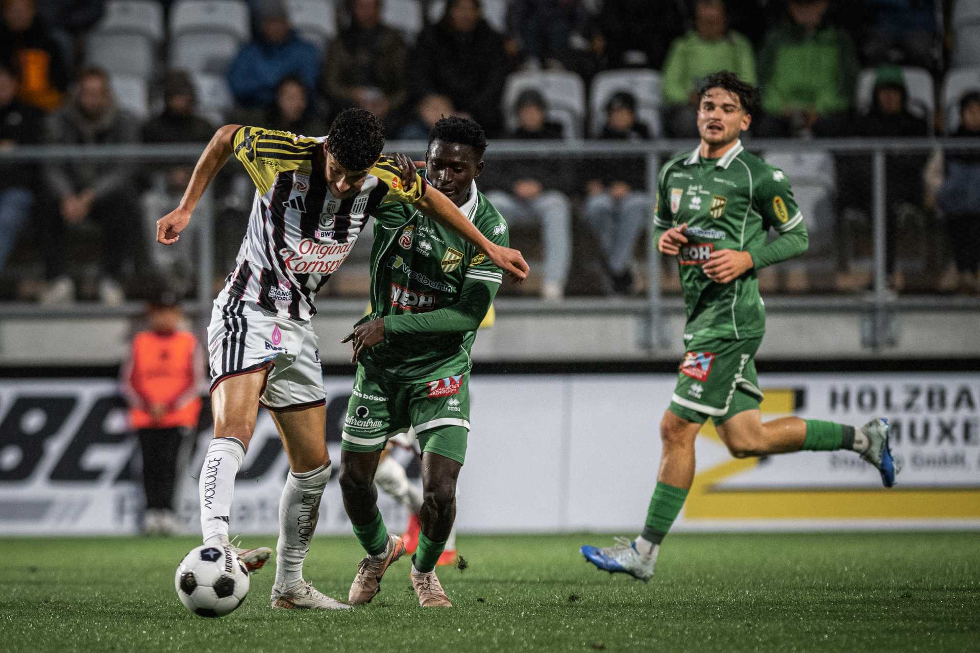 Zweikampf SC Austria Lustenau LASK Linz