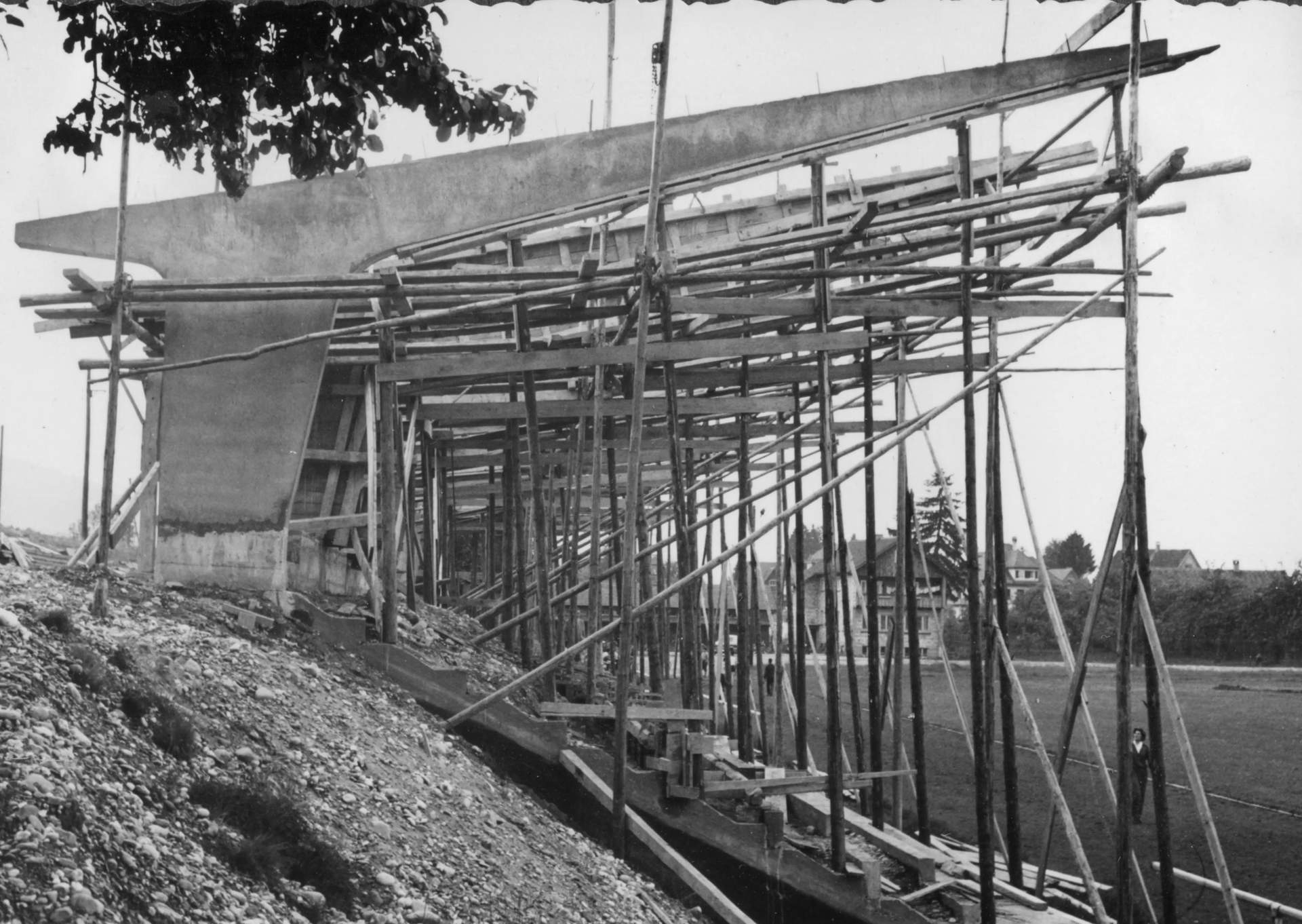 TRIBUENENBAU
