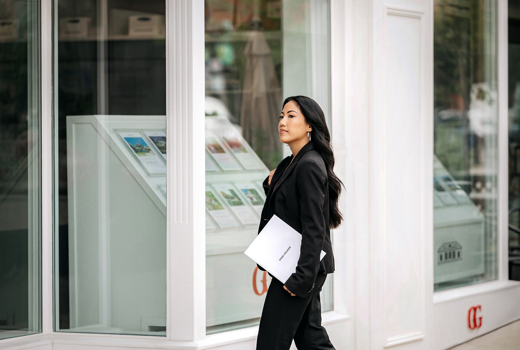 Professional real estate advisor