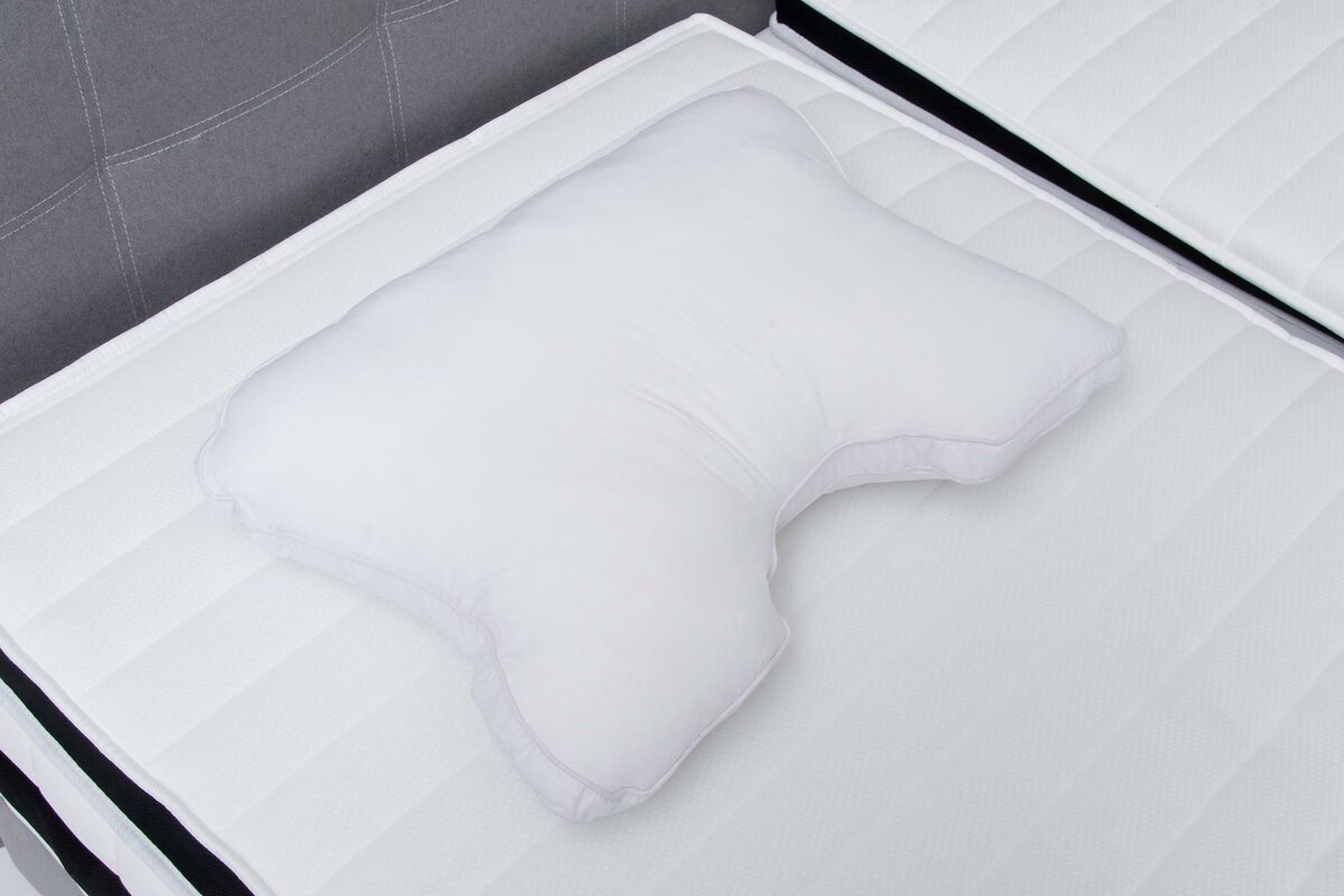 ergonominen tyyny vähentää niskakipuja