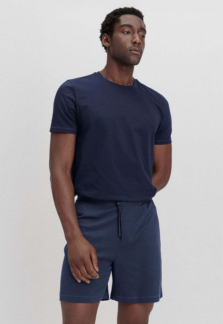 Neue Nachtwäsche für Herren - dunkelblauer Pyjama aus T-Shirt und Shorts