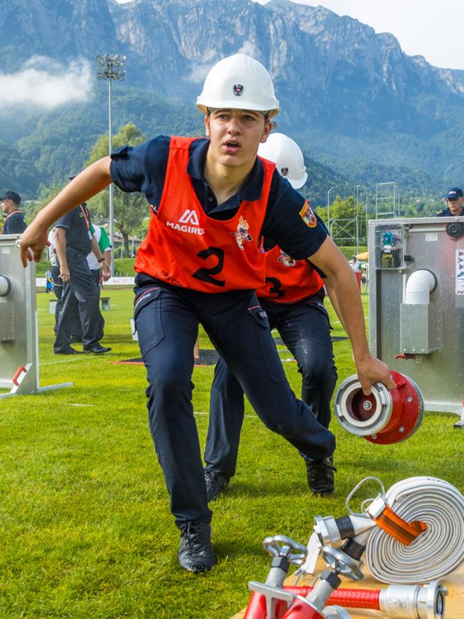 Die Feuerwehrjugend bei einer Übung.