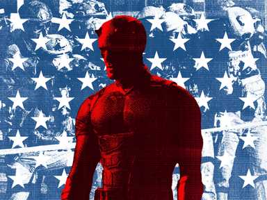 Die Silhouette vom Superhelden Daredevil in Rot vor dem Hintergrund einer amerikanischen Flagge, im Hintergrund sind Sterne und ICE Beamte zu sehen.