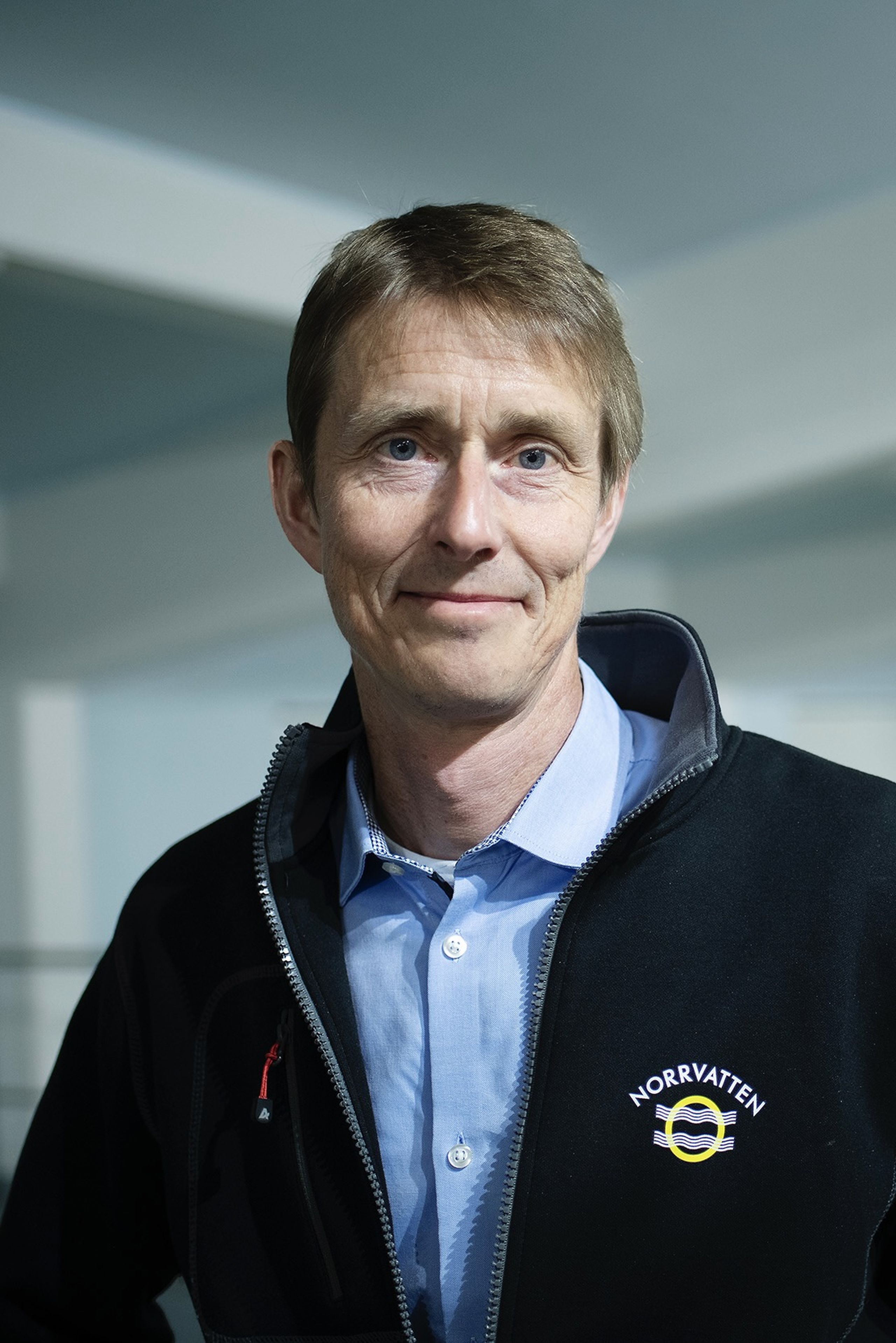 Porträttbild av Daniel Hellström