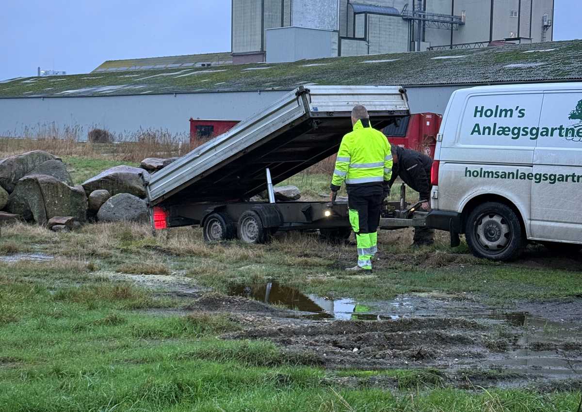 ALFABO donerer sten til stenbanken