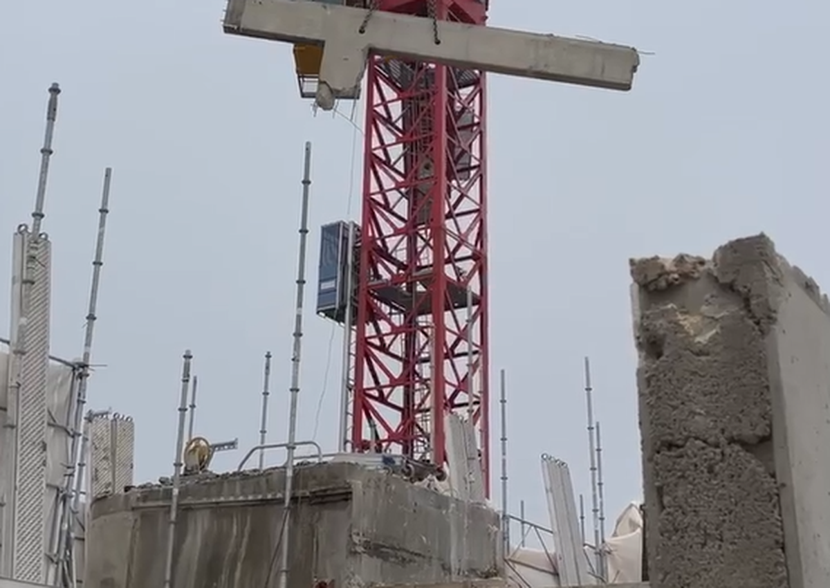 Nedtagning af Højhuset er i gang