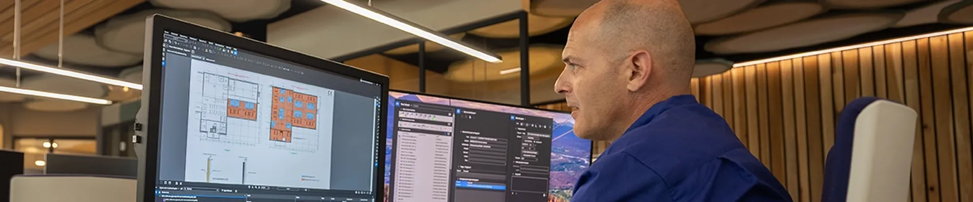 Marcel zit achter de computer en heeft BIM geopend om de tekening voor een klant te maken