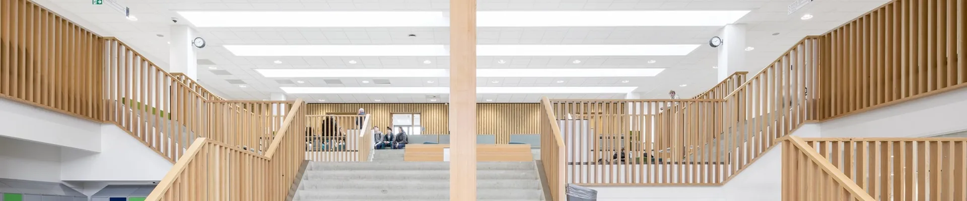 Rockfon Krios+ plafond in een schoolgebouw