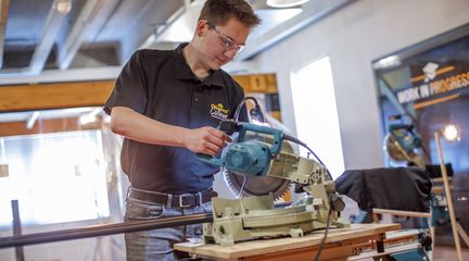 Leren hoe je de volglaswand zelf monteerd tijdens Obimex College