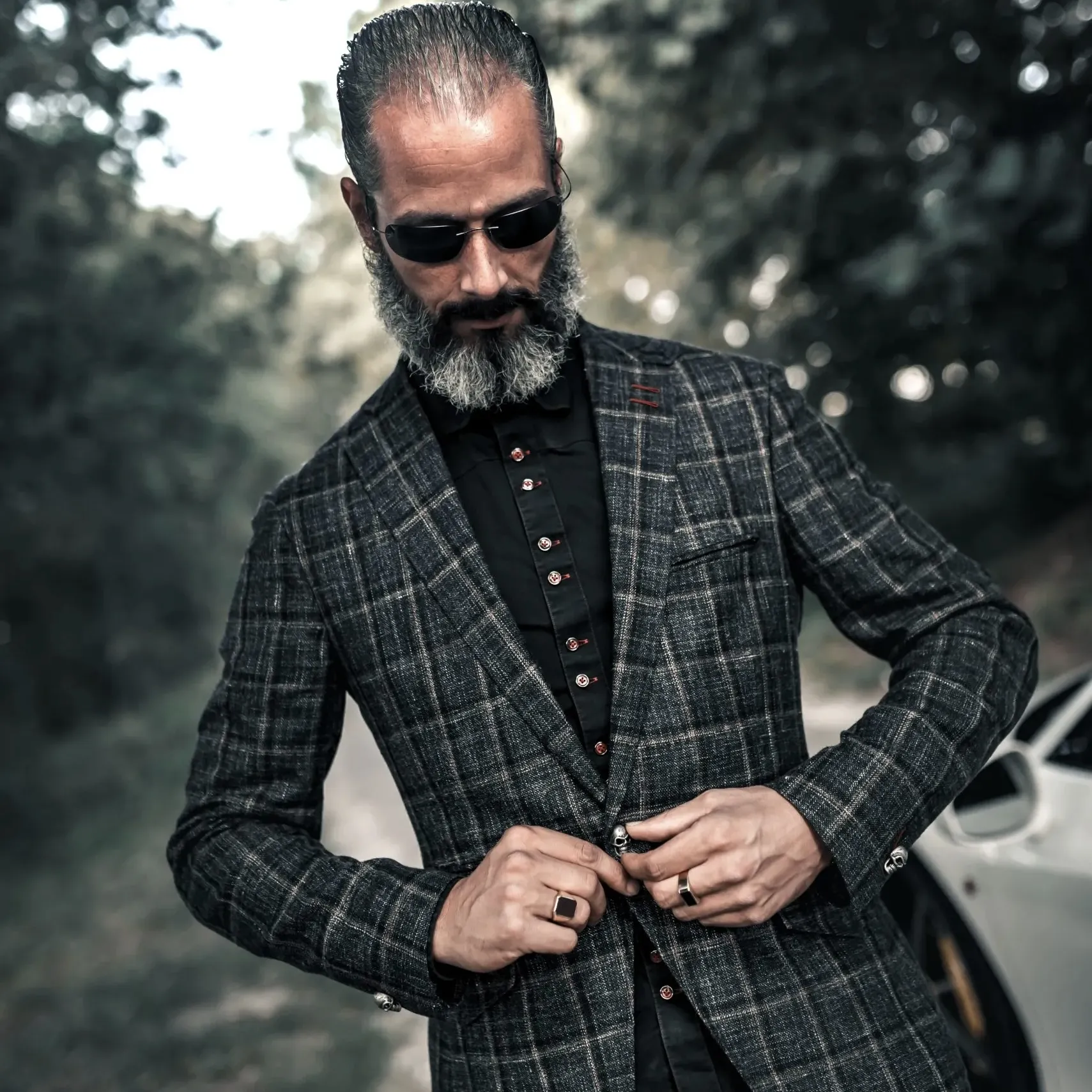 stoer-trouwpak-op-maat-met-ruit-van-bijzondere-linnen-stof-bij-suits-at-sea-trouwpakken