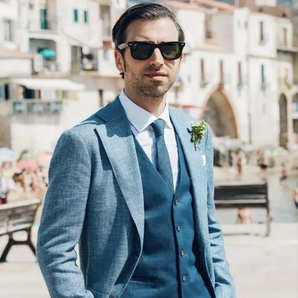 casual chic zomers trouwpak man op maat in lichte kleuren voor een vrolijke look dat comfort uitstraalt