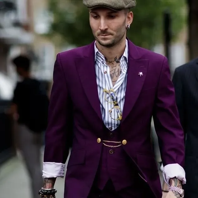 Laatste sfeerbeeld van persoonlijk trouwpak op maat waarin rust, stijl en zekerheid samen zichtbaar worden