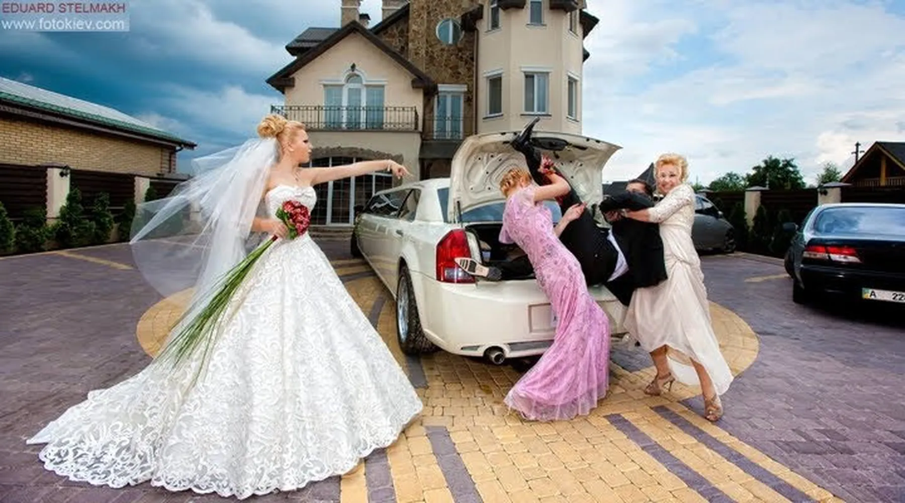 Limousine als trouwvervoer bruiloft