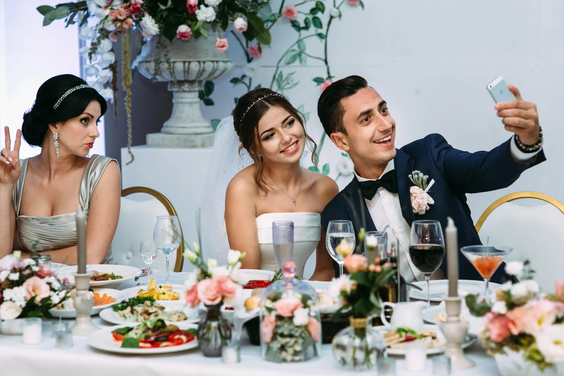 moderne-bruiloft-met-selfies-en-social-media-foto-s-budget-bruiloft