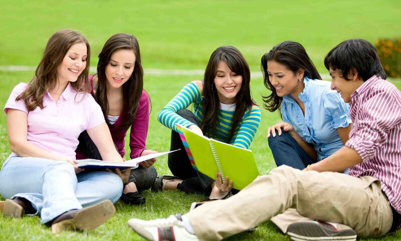 Giao tiếp với người bản xứ cùng là một phương pháp kỹ năng nghe hiệu quả