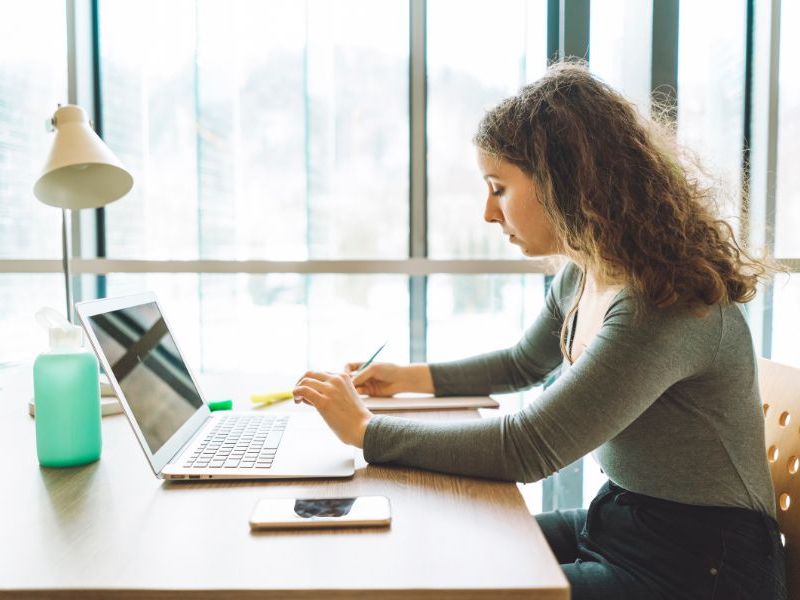 Phân tích câu hỏi là bước quan trọng khi làm phần thi PTE Writing