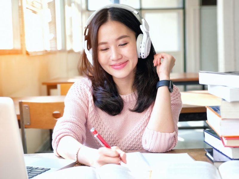 Luyện nghe PTE đơn giản nhanh chóng tại nhà