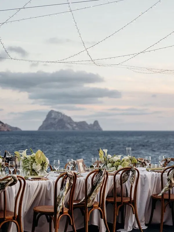 Wedding at 7 Pines Ibiza organized by the best Ibiza wedding planner Bliss Ibiza Weddings  dinner table