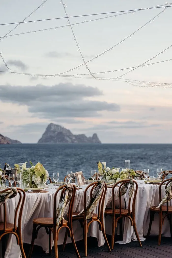 Wedding at 7 Pines Ibiza organized by the best Ibiza wedding planner Bliss Ibiza Weddings  dinner table