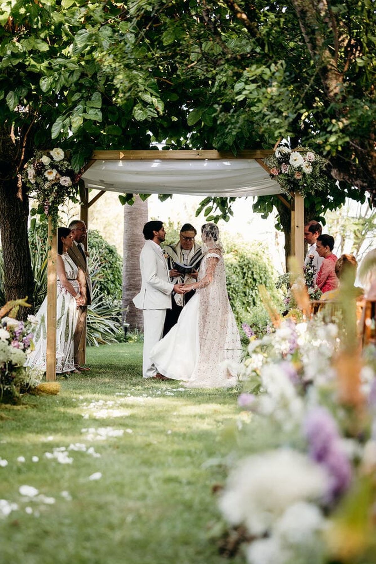 wedding organized in a beautiful finca in ibiza with a jewish ceremony and beautiful flowers, planned to perfection by Bliss Ibiza Wedding Planner