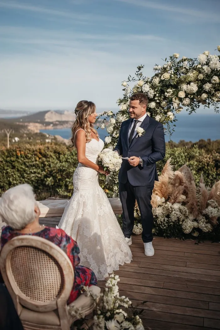 Chris and Valentina at sea-view villa — reception details, Ibiza