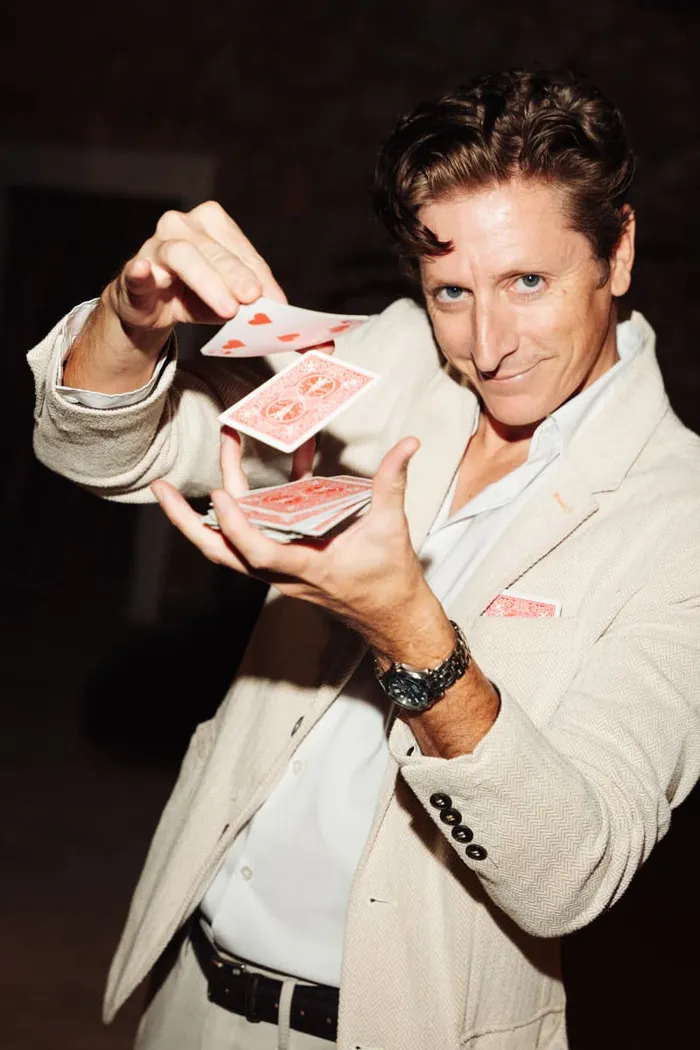 magician for your wedding in ibiza showing tricks