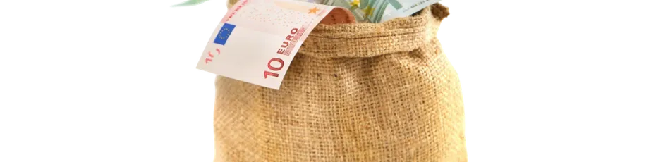 Casa e documentos financeiros simbolizando o crédito consolidado com hipoteca em 2026