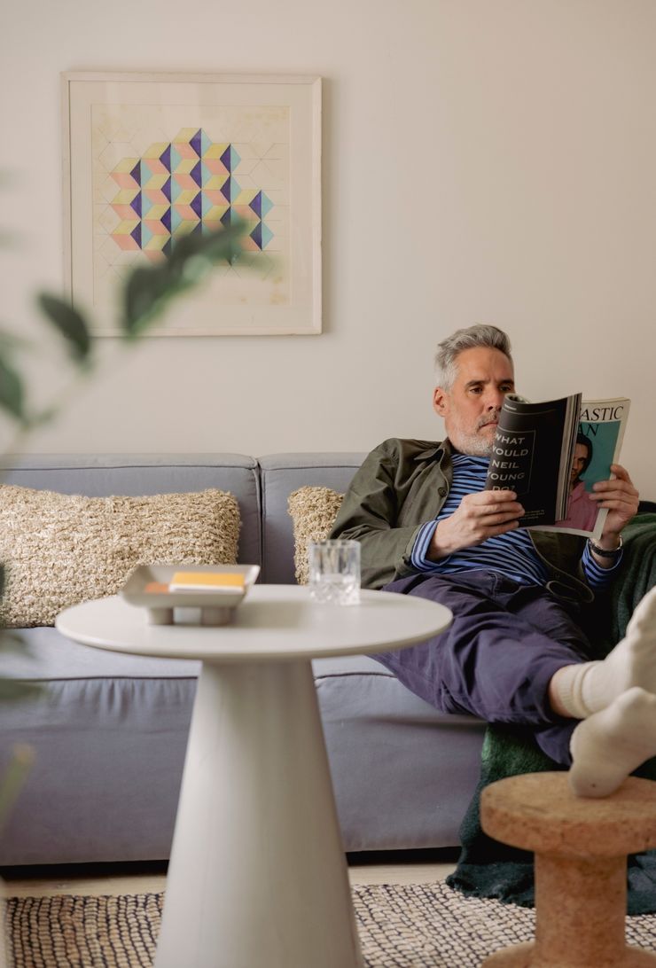 Morro resident reading a magazine