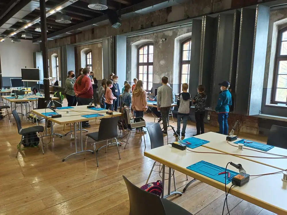 220402_CoderDojo_Special-Löten_Klein_2