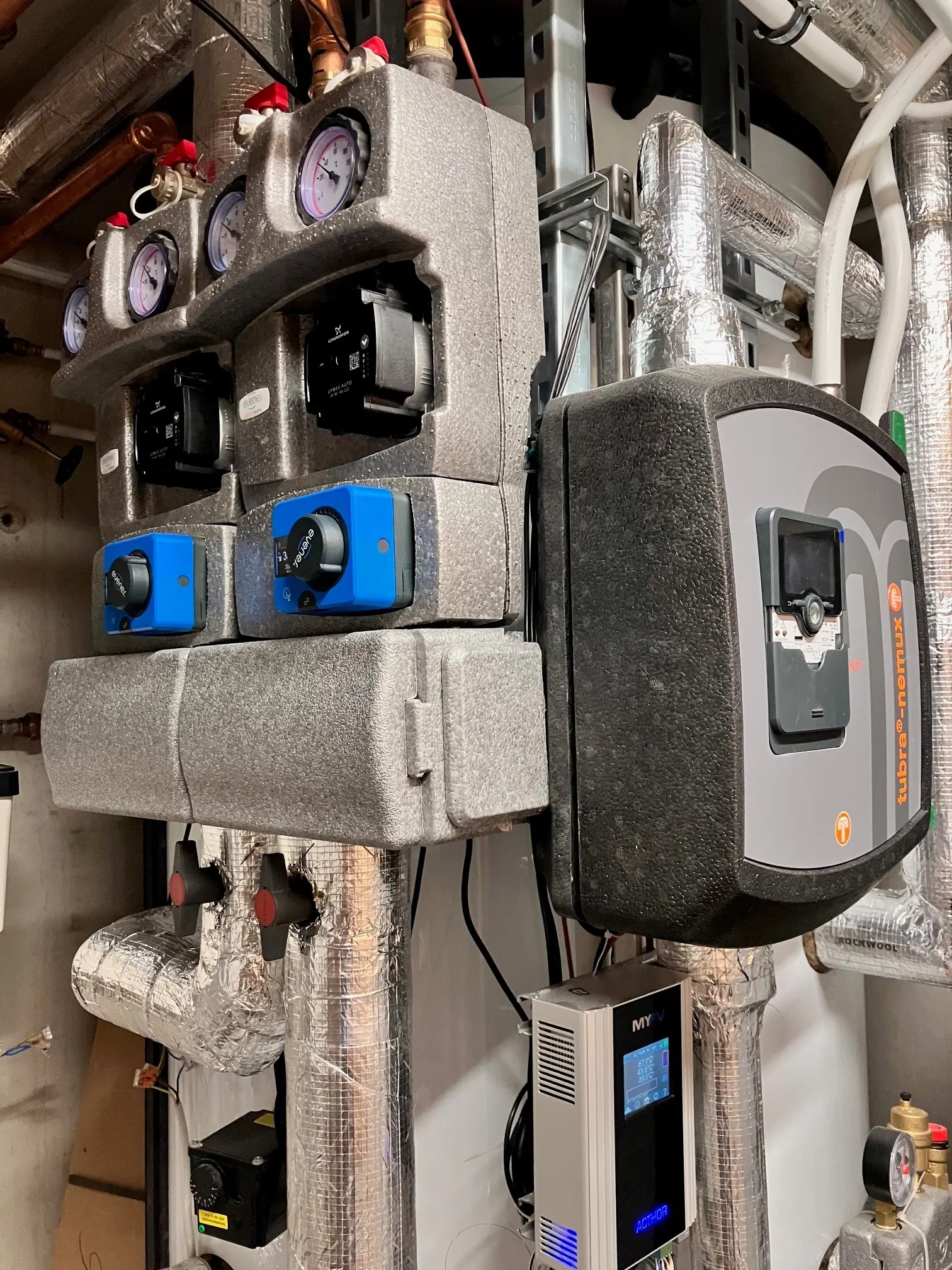 Buffer tank with installed AC•THOR, showing various connections and displays.