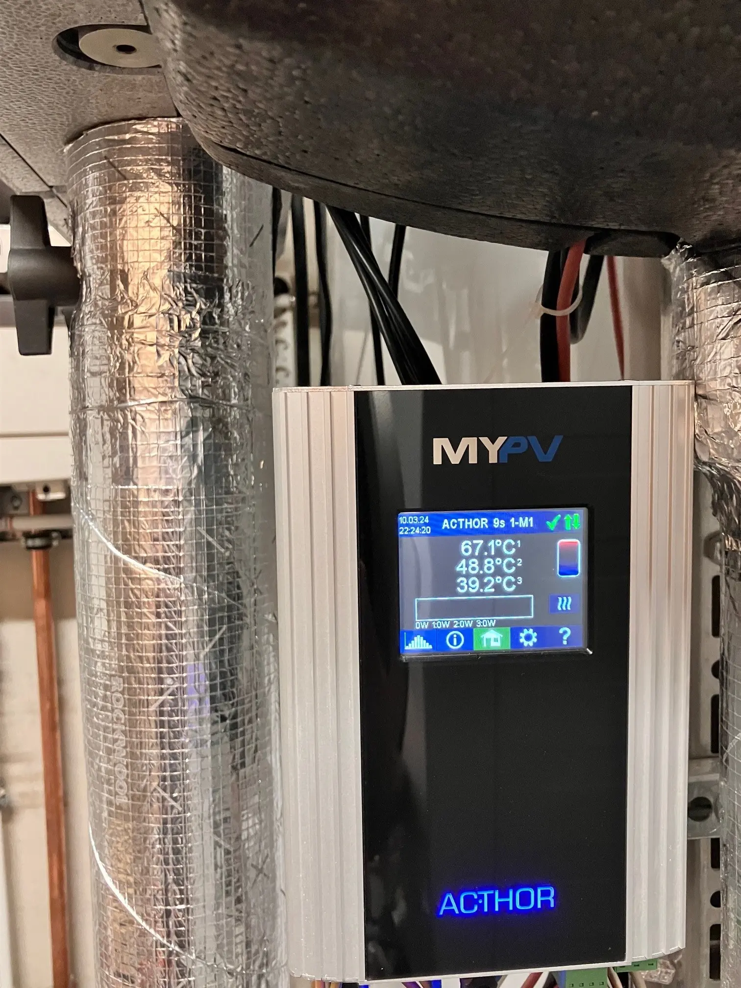 Installed AC•THOR 9s for three heating rods in the buffer tank.