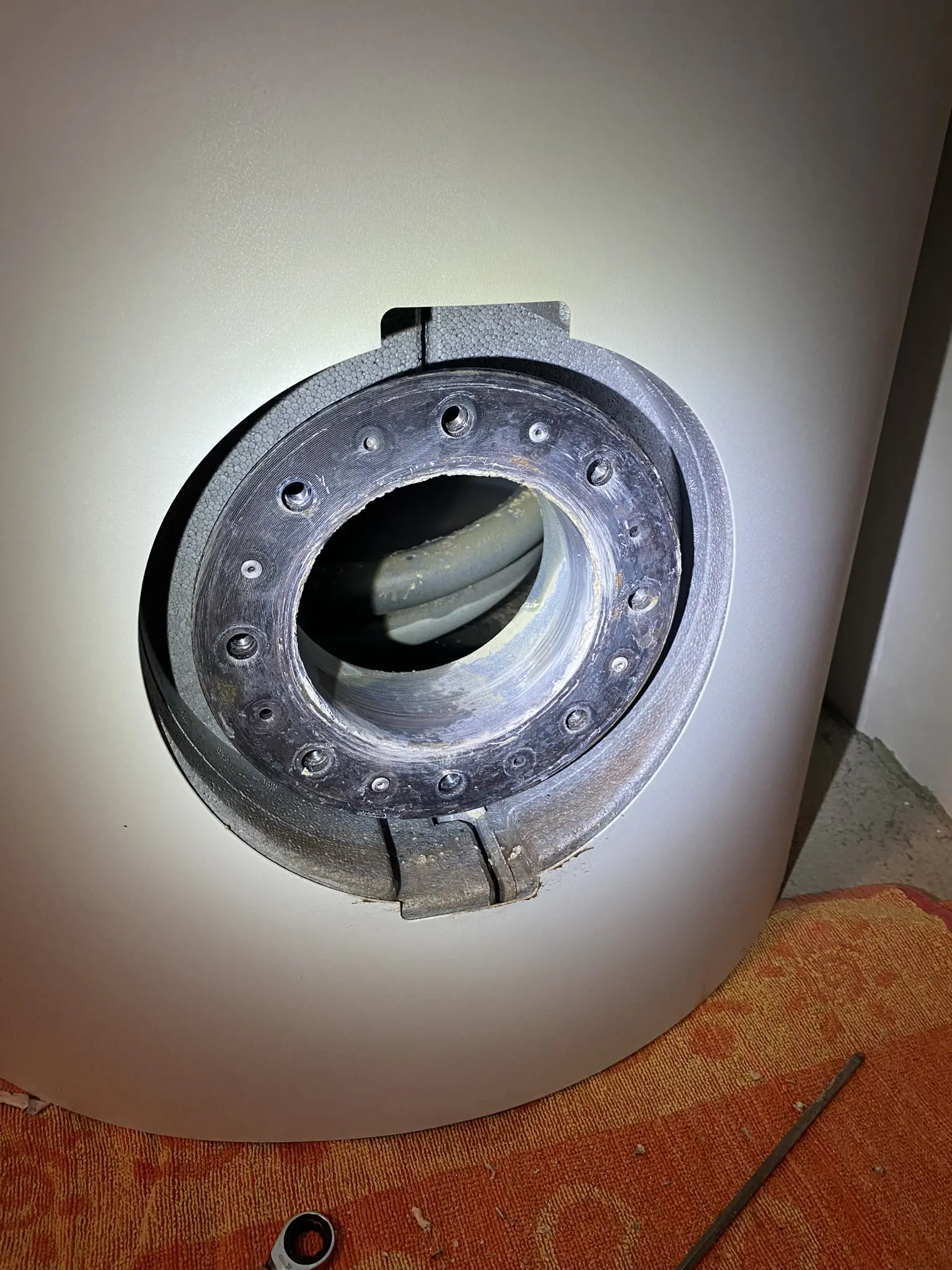 Connection for AC ELWA 2 in the hot water tank.