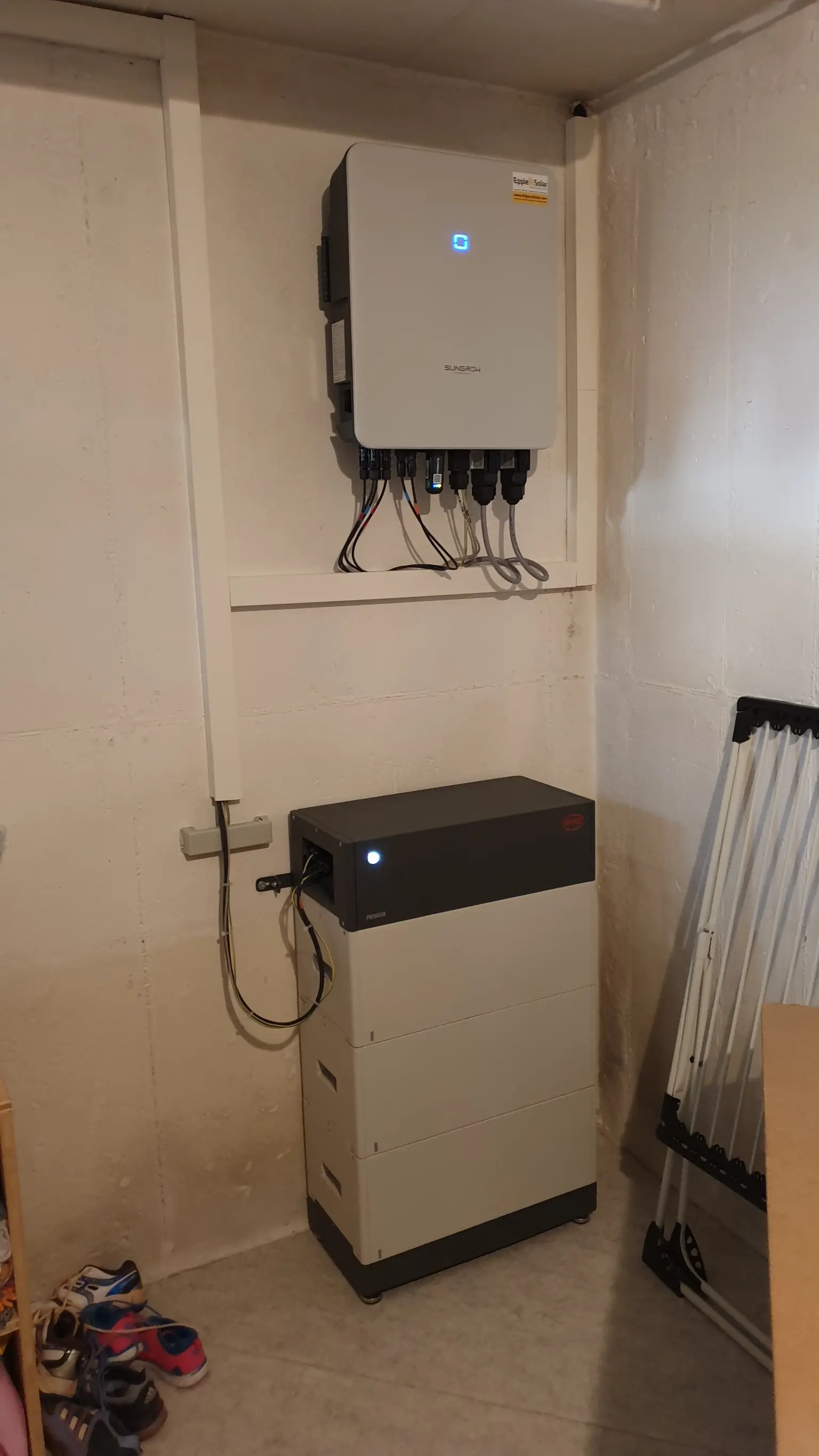 Connected inverter device.