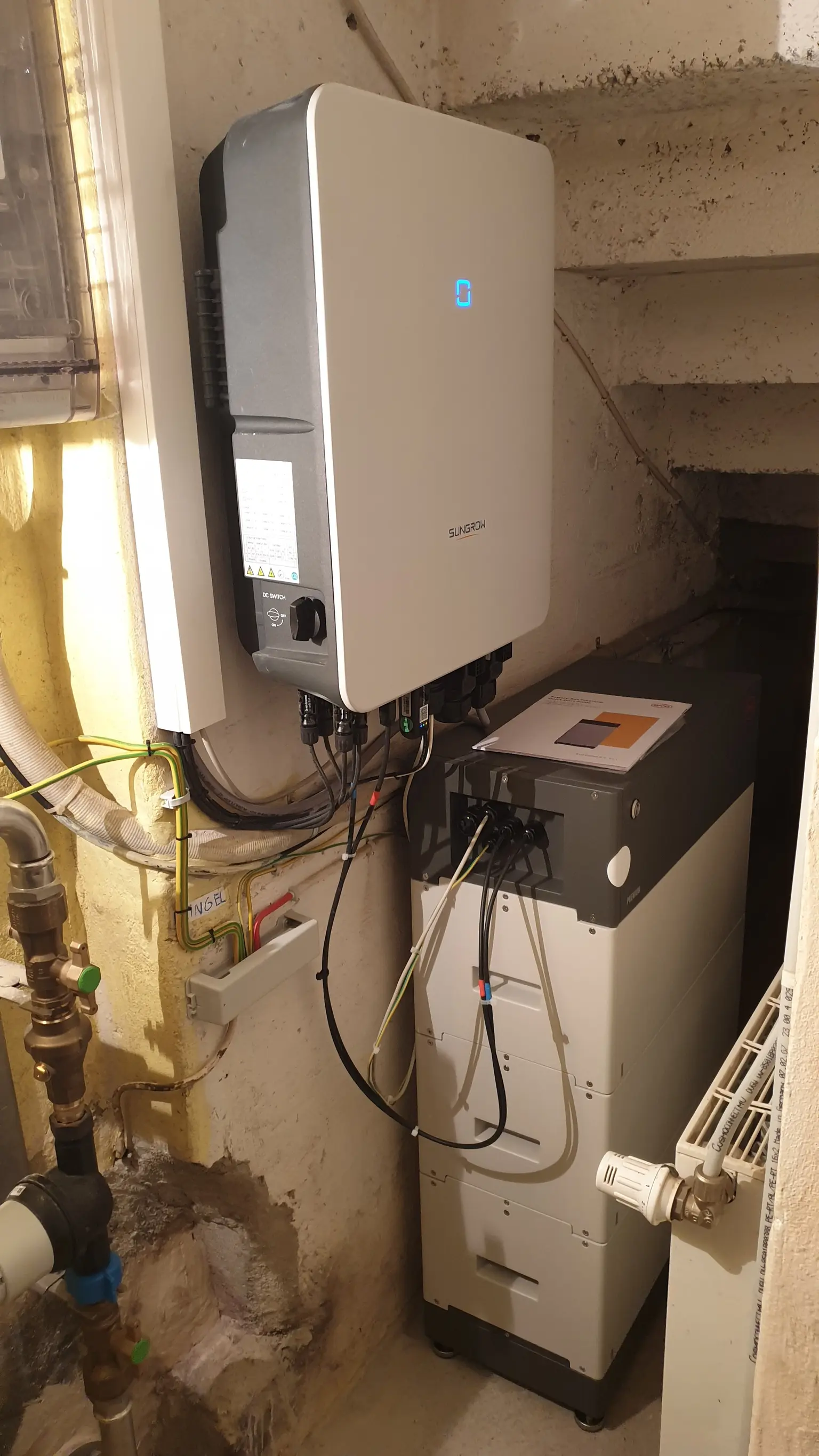 Connected inverter device.