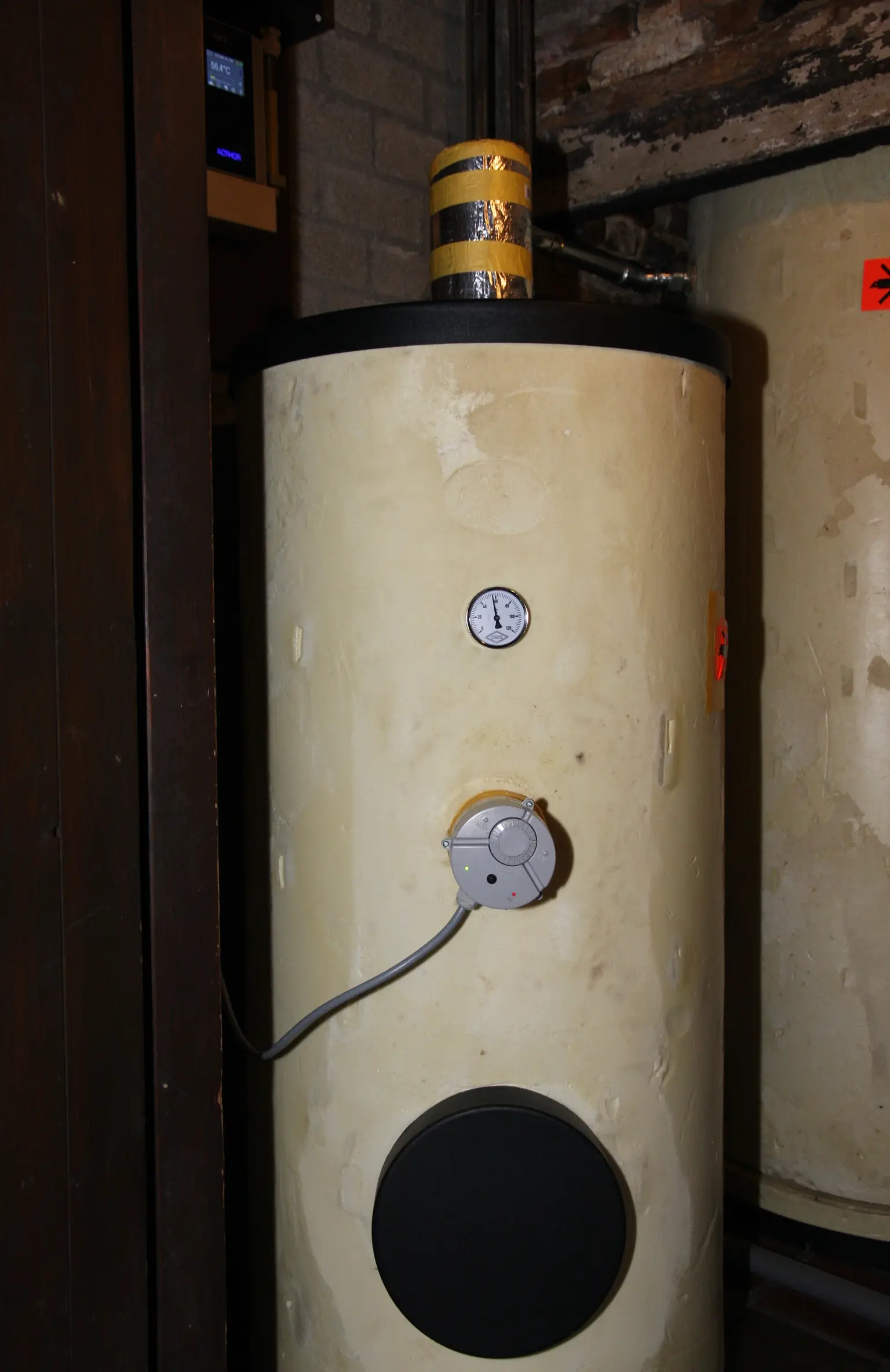 Hot water tank for domestic water heating.