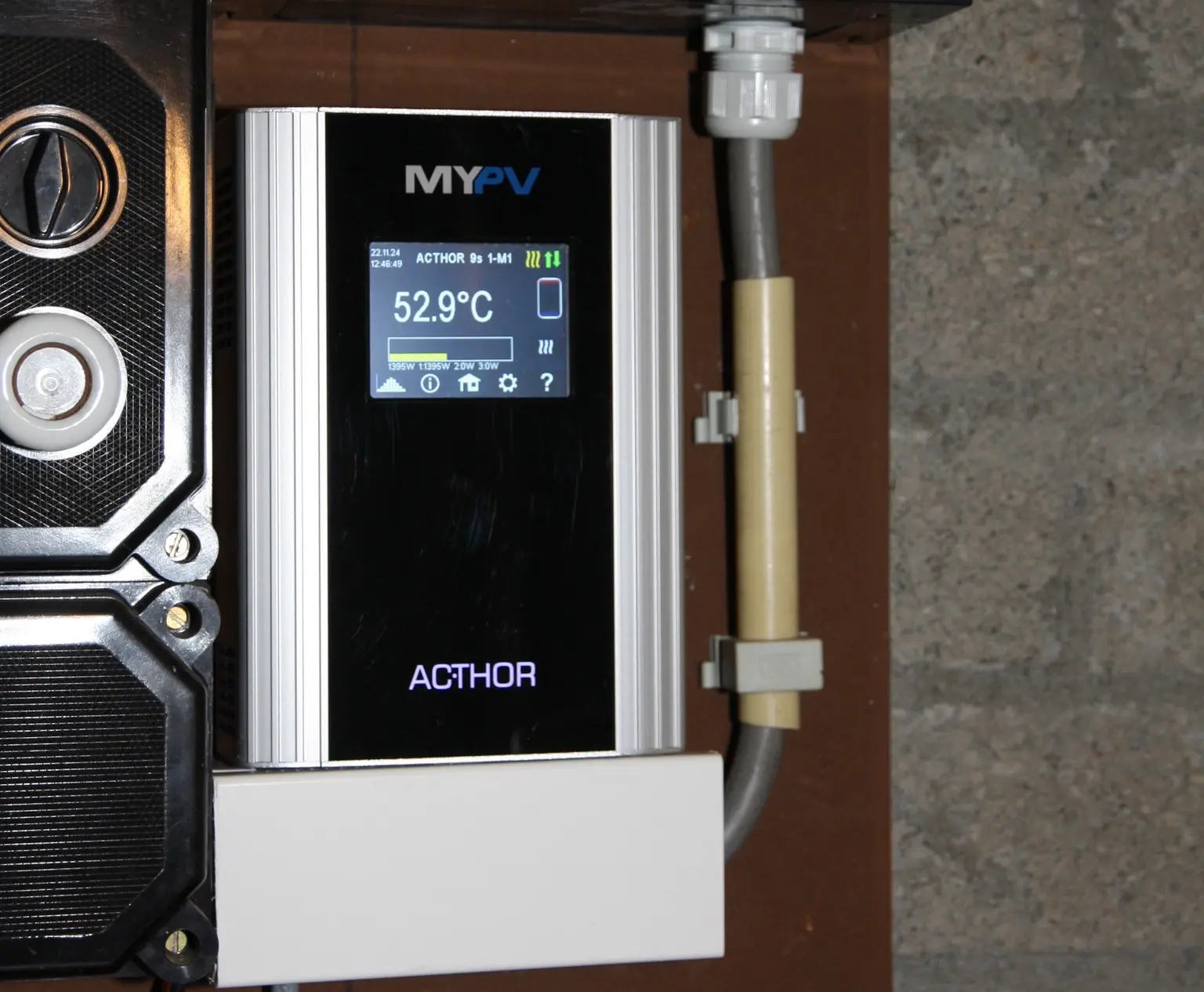 Connected AC•THOR for controlling heating elements or hot water supply.