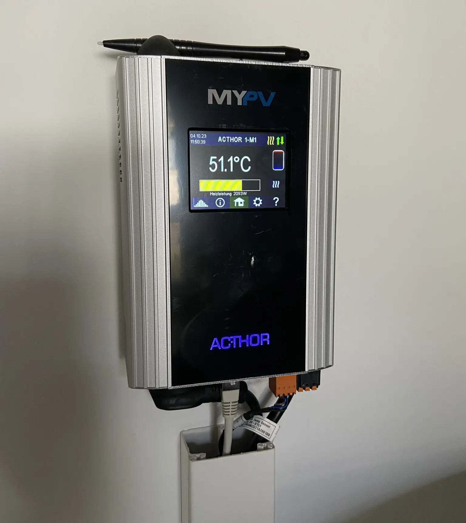 Connected AC•THOR with a loading bar visible on the touchscreen and cables running below into a cable duct